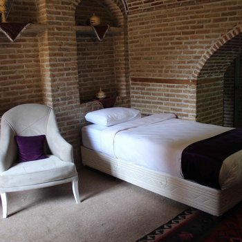 اتاق یک تخته هتل سنتی خانه بهروزی قزوین